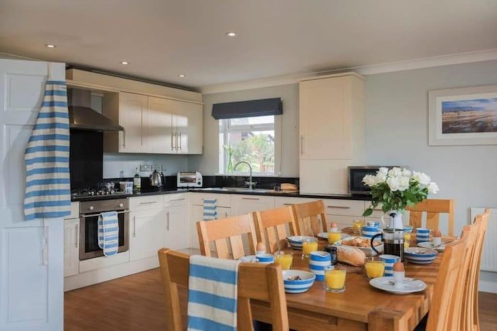Retallack Resort 4 Bedroom Lodge - Hot Tub For Hire On Request -Pool & Spa Padstow Exteriör bild